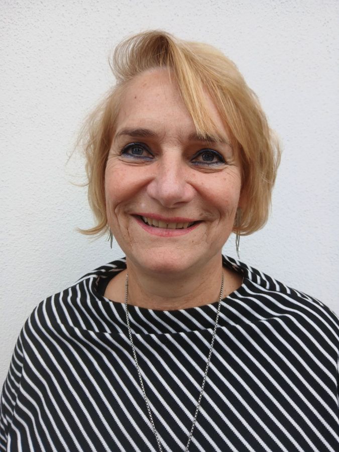 Frau Sandra Deckelmann