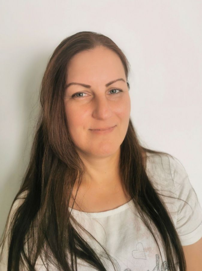 Frau Eszter Kern