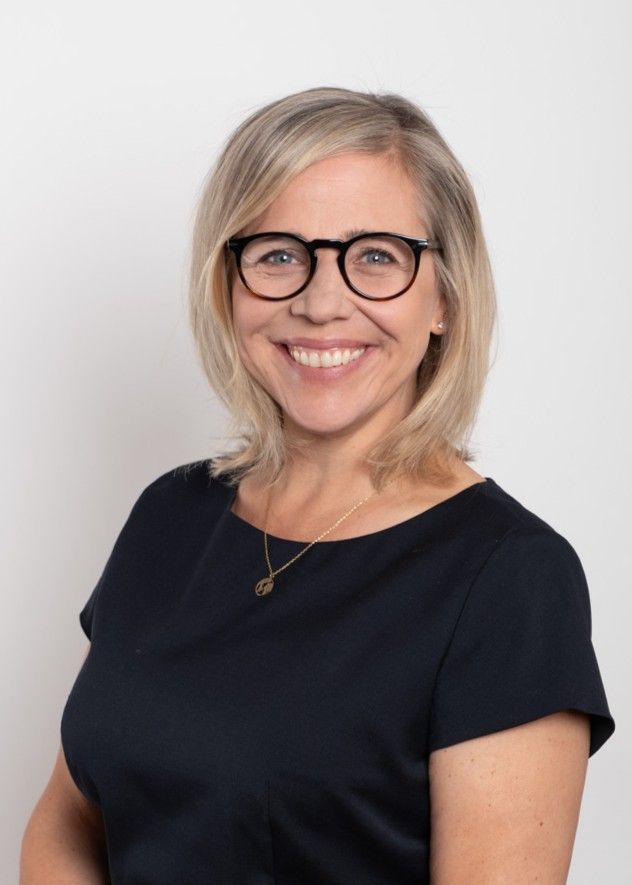 Frau Nicole Glöckl