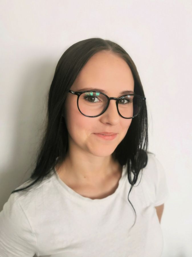 Frau Vivien Lang