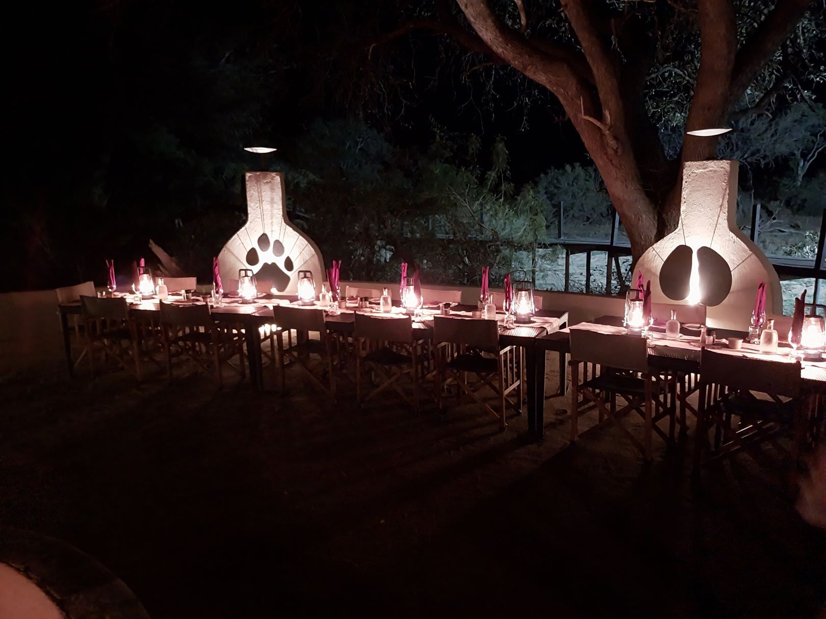 Abendessen Kambaku River Sands Lodge